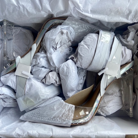 DISNEY x ALDO Cinderella ‘s Glass Slipper - Picture 3 of 10